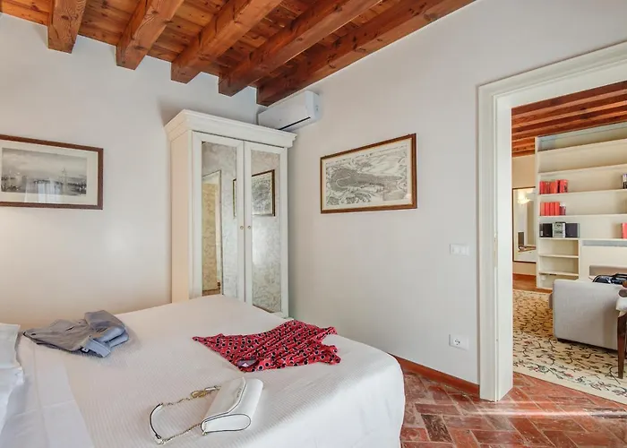 Master Venice Apartments